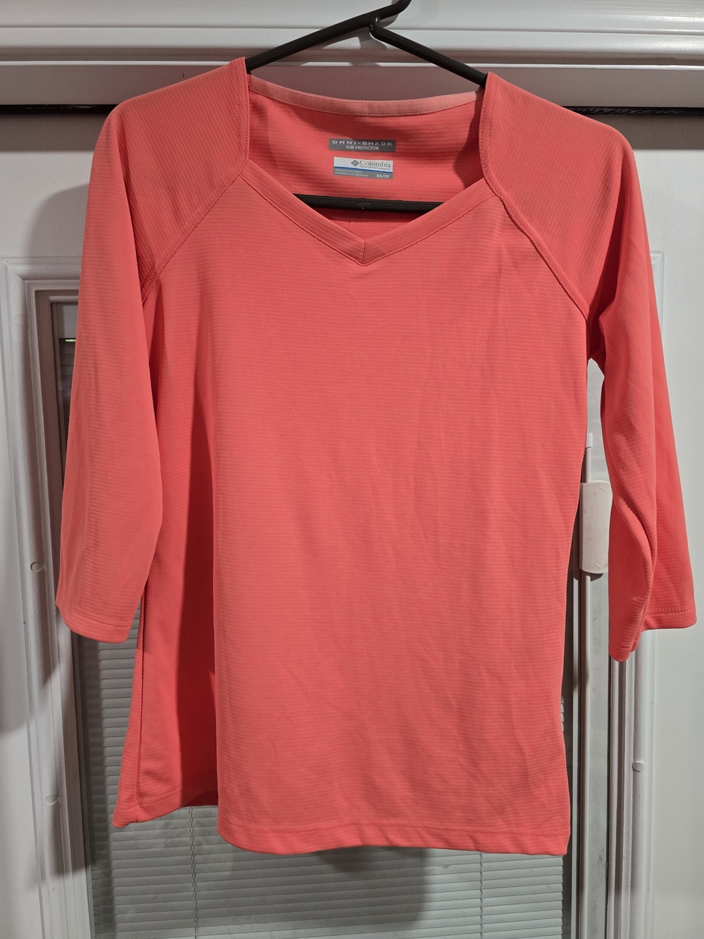Columbia Women's Coral V-Neck 3/4 Sleeve Performance Top